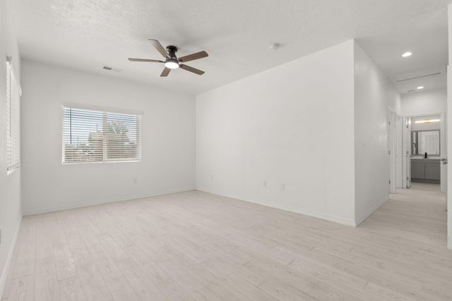 4 Rincon Court, Los Lunas, NM 87031