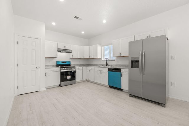 4 Rincon Court, Los Lunas, NM 87031