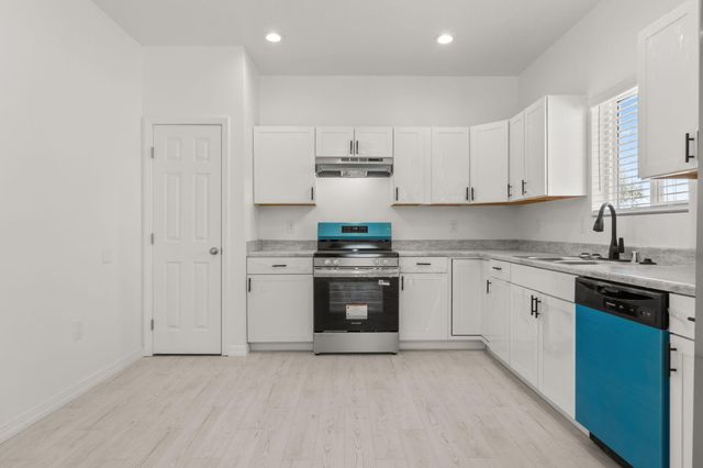 4 Rincon Court, Los Lunas, NM 87031