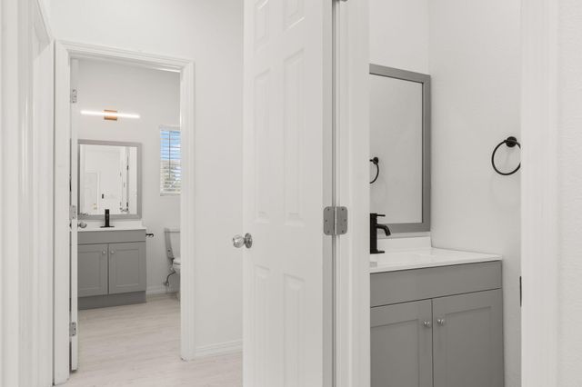 4 Rincon Court, Los Lunas, NM 87031