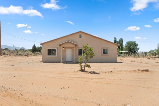 4 Rincon Court, Los Lunas, NM 87031