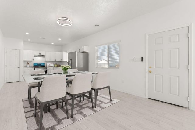 4 Rincon Court, Los Lunas, NM 87031