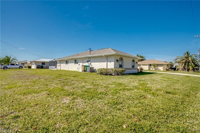 1732 Palaco Grande PKWY, Cape Coral, FL 33904