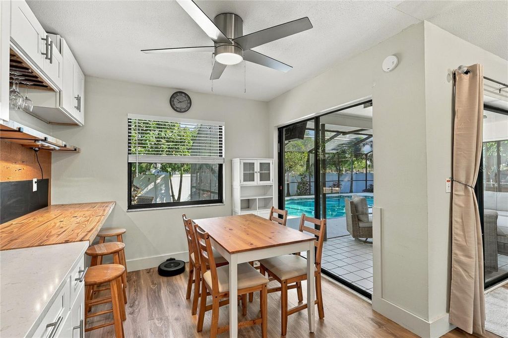 Image 15 of property listing at 410 72ND STREET NW, Bradenton, FL 34209