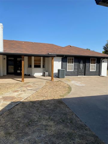 1109 Knotty Oaks Drive, Woodway, TX 76712