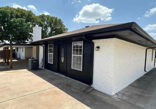 1109 Knotty Oaks Drive, Woodway, TX 76712