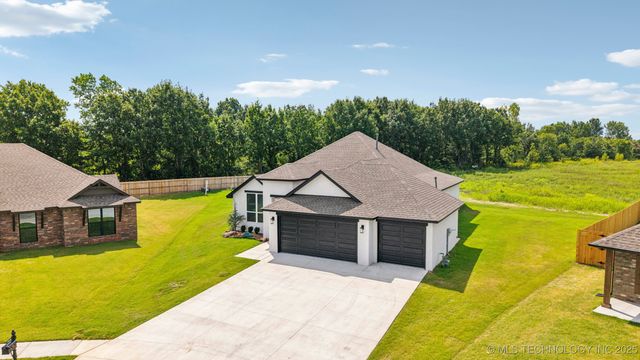 10416 E 132nd Street S, Bixby, OK 74008