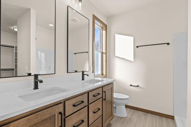 N8870 KILLARNEY WAY, Menasha, WI 54952