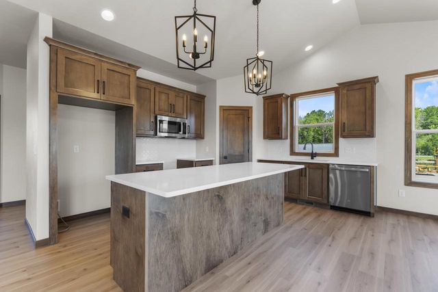 N8870 KILLARNEY WAY, Menasha, WI 54952