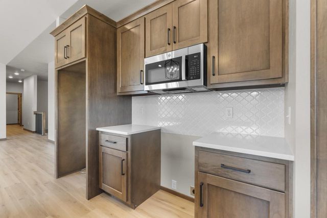 N8870 KILLARNEY WAY, Menasha, WI 54952