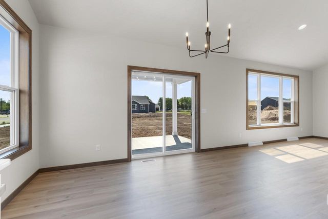 N8870 KILLARNEY WAY, Menasha, WI 54952