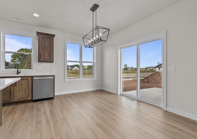 N8870 KILLARNEY WAY, Menasha, WI 54952