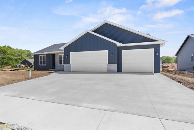 N8870 KILLARNEY WAY, Menasha, WI 54952