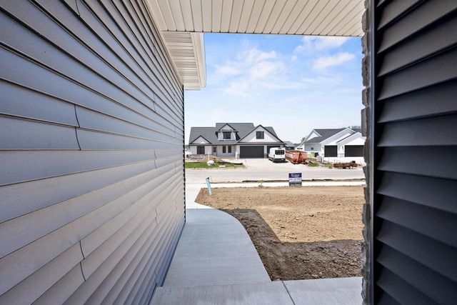 N8870 KILLARNEY WAY, Menasha, WI 54952