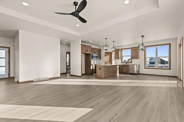 N8870 KILLARNEY WAY, Menasha, WI 54952