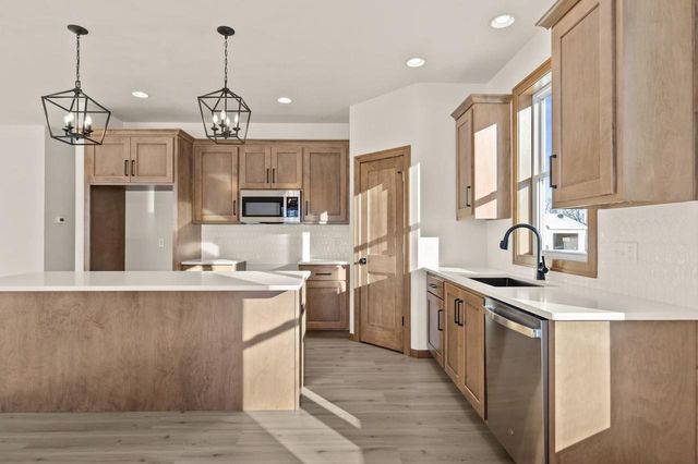N8870 KILLARNEY WAY, Menasha, WI 54952