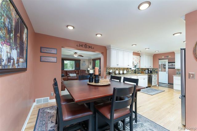 2172 Devonshire Road, Bloomfield Hills, MI 48302