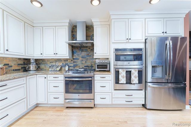 2172 Devonshire Road, Bloomfield Hills, MI 48302
