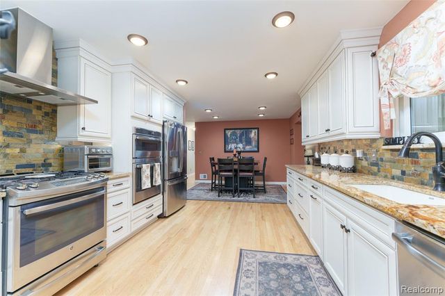 2172 Devonshire Road, Bloomfield Hills, MI 48302