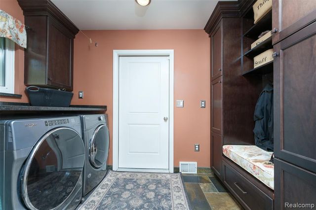 2172 Devonshire Road, Bloomfield Hills, MI 48302