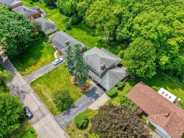 2172 Devonshire Road, Bloomfield Hills, MI 48302