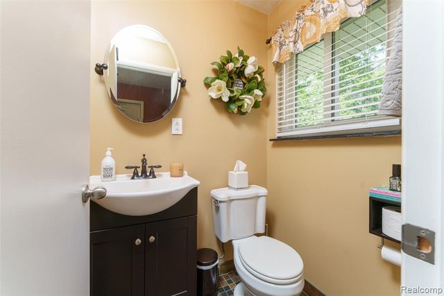 2172 Devonshire Road, Bloomfield Hills, MI 48302