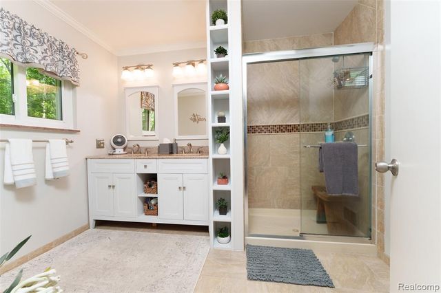 2172 Devonshire Road, Bloomfield Hills, MI 48302