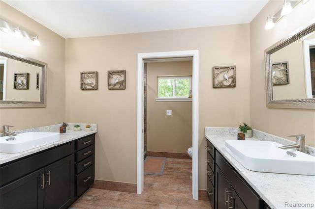 2172 Devonshire Road, Bloomfield Hills, MI 48302
