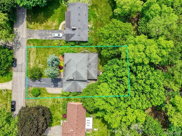 2172 Devonshire Road, Bloomfield Hills, MI 48302