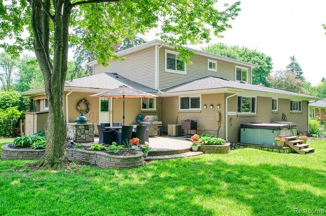 2172 Devonshire Road, Bloomfield Hills, MI 48302