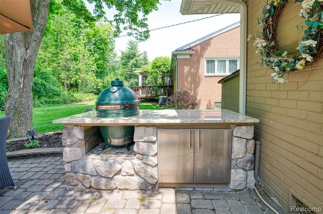 2172 Devonshire Road, Bloomfield Hills, MI 48302