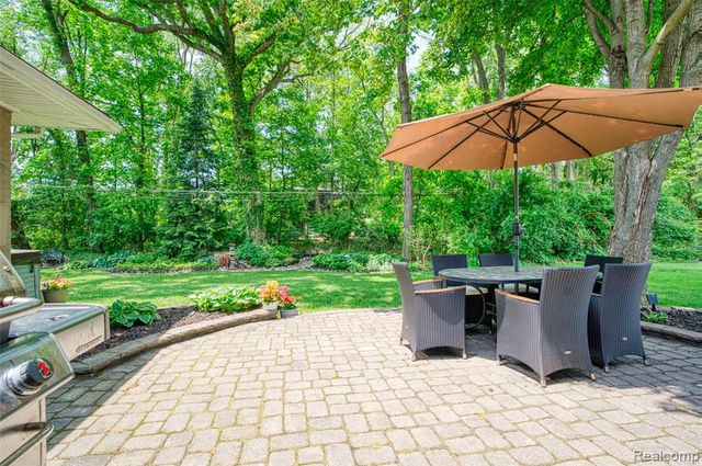 2172 Devonshire Road, Bloomfield Hills, MI 48302