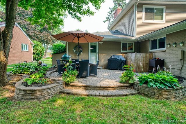 2172 Devonshire Road, Bloomfield Hills, MI 48302