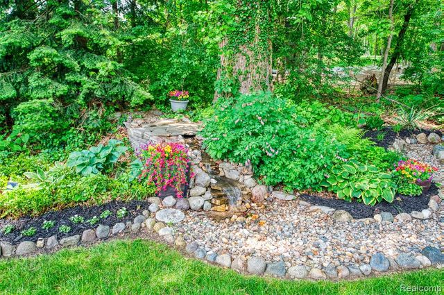 2172 Devonshire Road, Bloomfield Hills, MI 48302