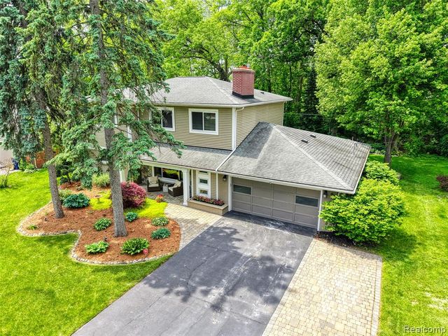 2172 Devonshire Road, Bloomfield Hills, MI 48302