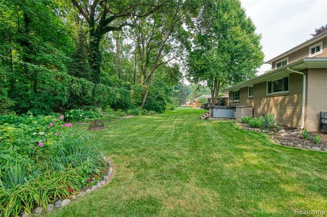 2172 Devonshire Road, Bloomfield Hills, MI 48302