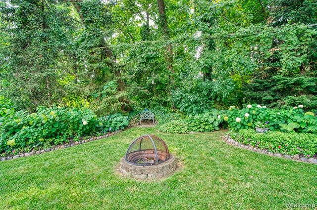 2172 Devonshire Road, Bloomfield Hills, MI 48302