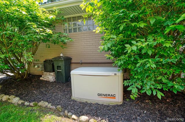 2172 Devonshire Road, Bloomfield Hills, MI 48302
