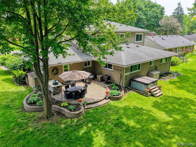 2172 Devonshire Road, Bloomfield Hills, MI 48302