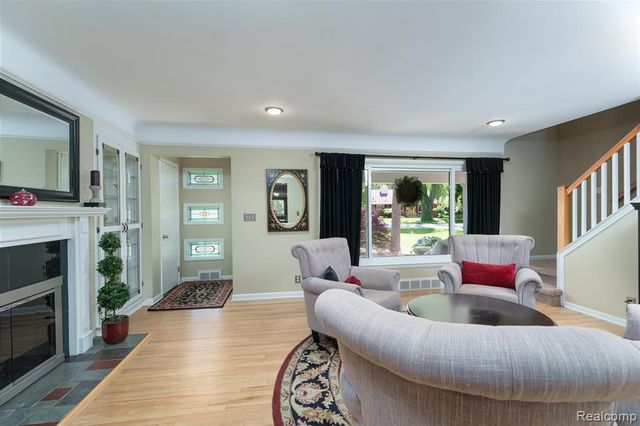 2172 Devonshire Road, Bloomfield Hills, MI 48302