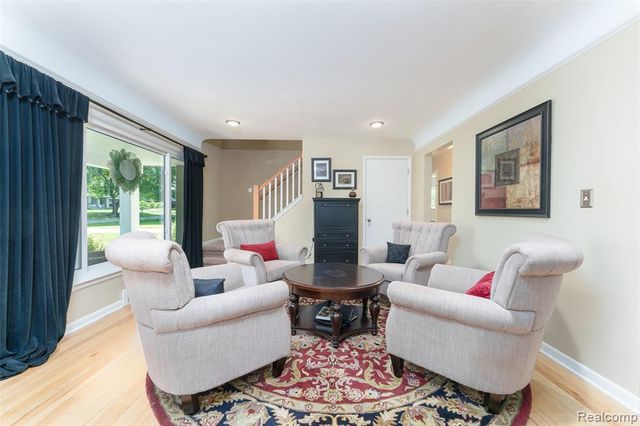 2172 Devonshire Road, Bloomfield Hills, MI 48302