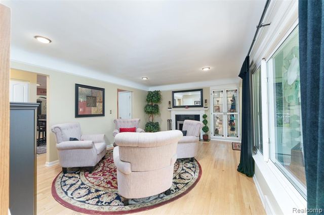 2172 Devonshire Road, Bloomfield Hills, MI 48302