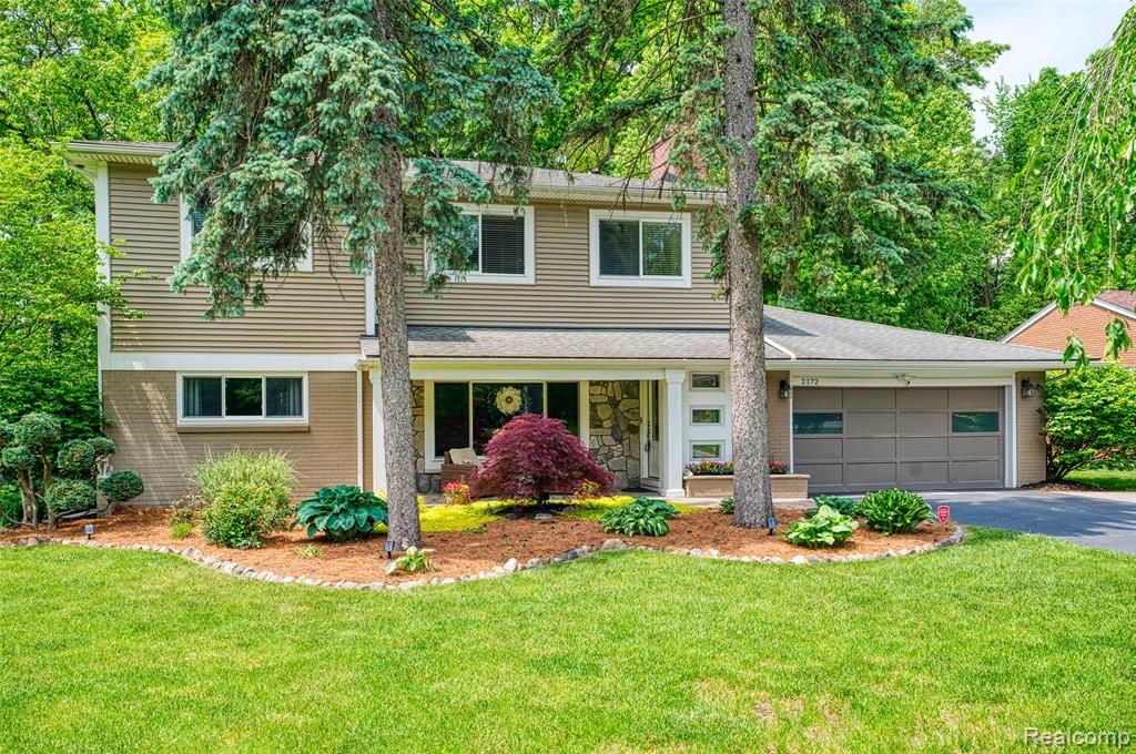 2172 Devonshire Road, Bloomfield Hills, MI 48302