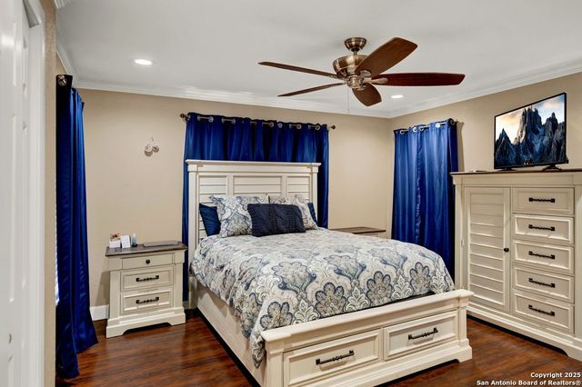 2209 Avenue V, Hondo, TX 78861