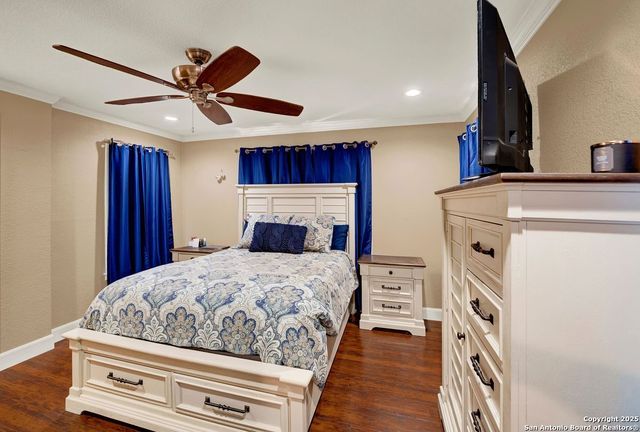2209 Avenue V, Hondo, TX 78861