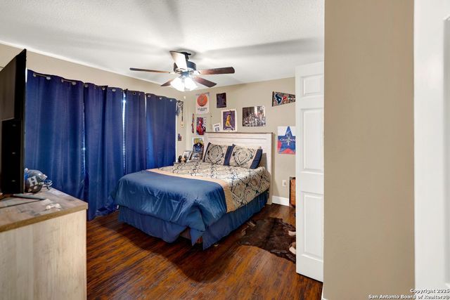 2209 Avenue V, Hondo, TX 78861