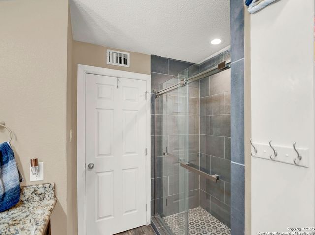 2209 Avenue V, Hondo, TX 78861