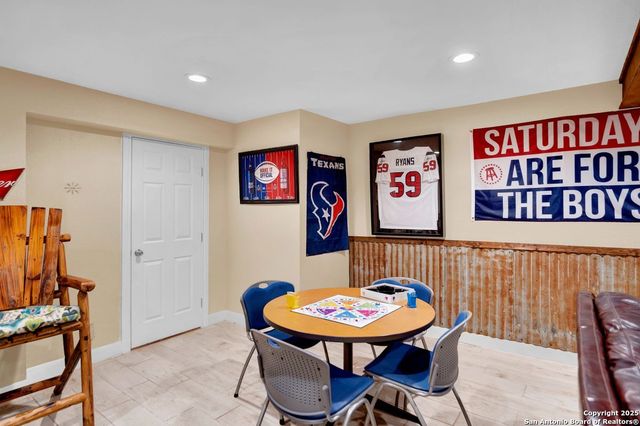 2209 Avenue V, Hondo, TX 78861