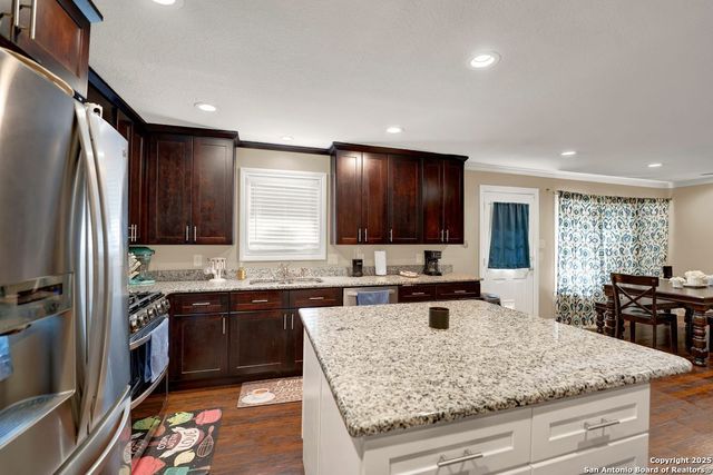 2209 Avenue V, Hondo, TX 78861
