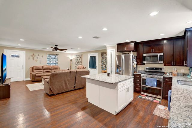 2209 Avenue V, Hondo, TX 78861